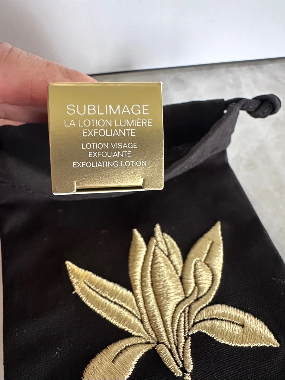 Chanel Sublimage La Lotion Lumière Exfoliante - 10 ml Gold & Black l travel bag